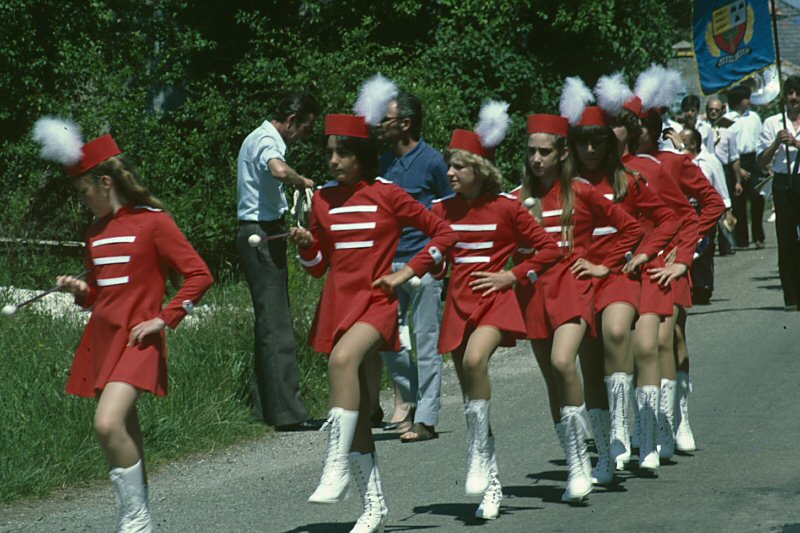 Chars_1982_majorette01.jpg