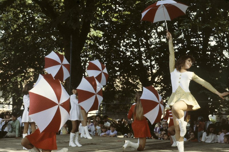 Chars_1982_majorette02.jpg