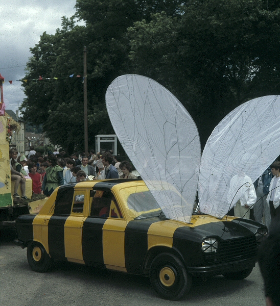 Chars_1985_abeille03.jpg
